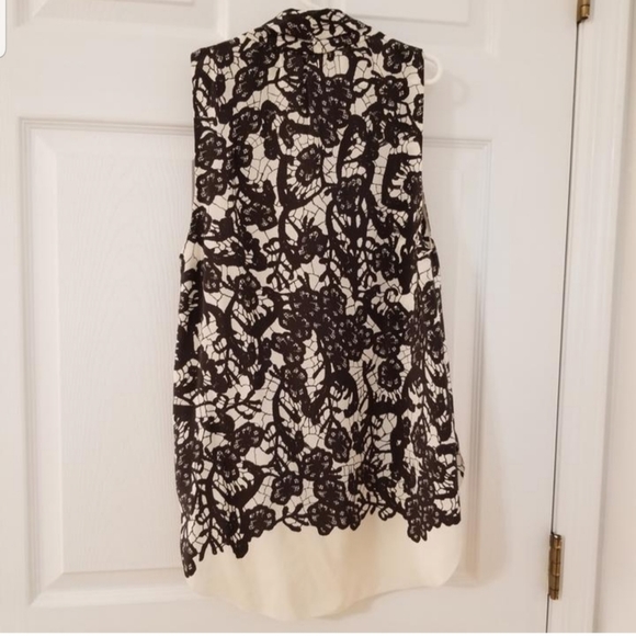 NWOT Wilfred Aritzia sleeveless 100% silk blouse top flower white black hi low - Picture 2 of 10